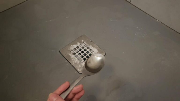 Verstopfter Duschabfluss? Diese Methode befreit ihn in 5 Minuten!