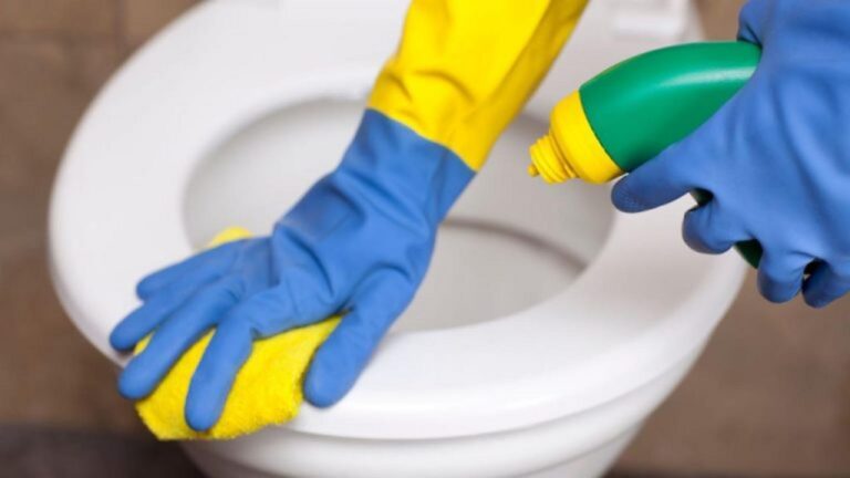 Toilettengeruch loswerden: So klappt’s schnell und dauerhaft!