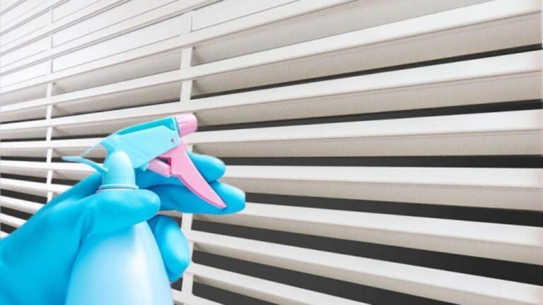 Fensterläden reinigen: So entfernst du Staub und Schmutz!